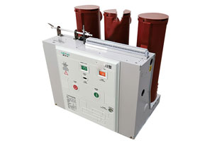 vs1戶內(nèi)真空斷路器具備滅弧電壓低、滅弧能力強(qiáng)、分?jǐn)嗨俣瓤?、開斷容量大、使用期長、適應(yīng)頻繁操作等特性，在供電系統(tǒng)中逐漸替代了其他類型開關(guān)，獲得了普遍的運(yùn)用。但真空斷路器在開斷過程中會形成過電壓，若在運(yùn)作中錯誤操作，也會導(dǎo)致斷路器發(fā)生爆炸等事故，給生產(chǎn)安全帶來重大影響。因而需根據(jù)過電壓的類型采取相應(yīng)的措施，以降低過電壓的形成和減少過電壓的數(shù)值，除真空斷路器生產(chǎn)制造工藝層面的問題外，能夠加裝保護(hù)器以更改負(fù)荷參數(shù)，進(jìn)而達(dá)到目地。